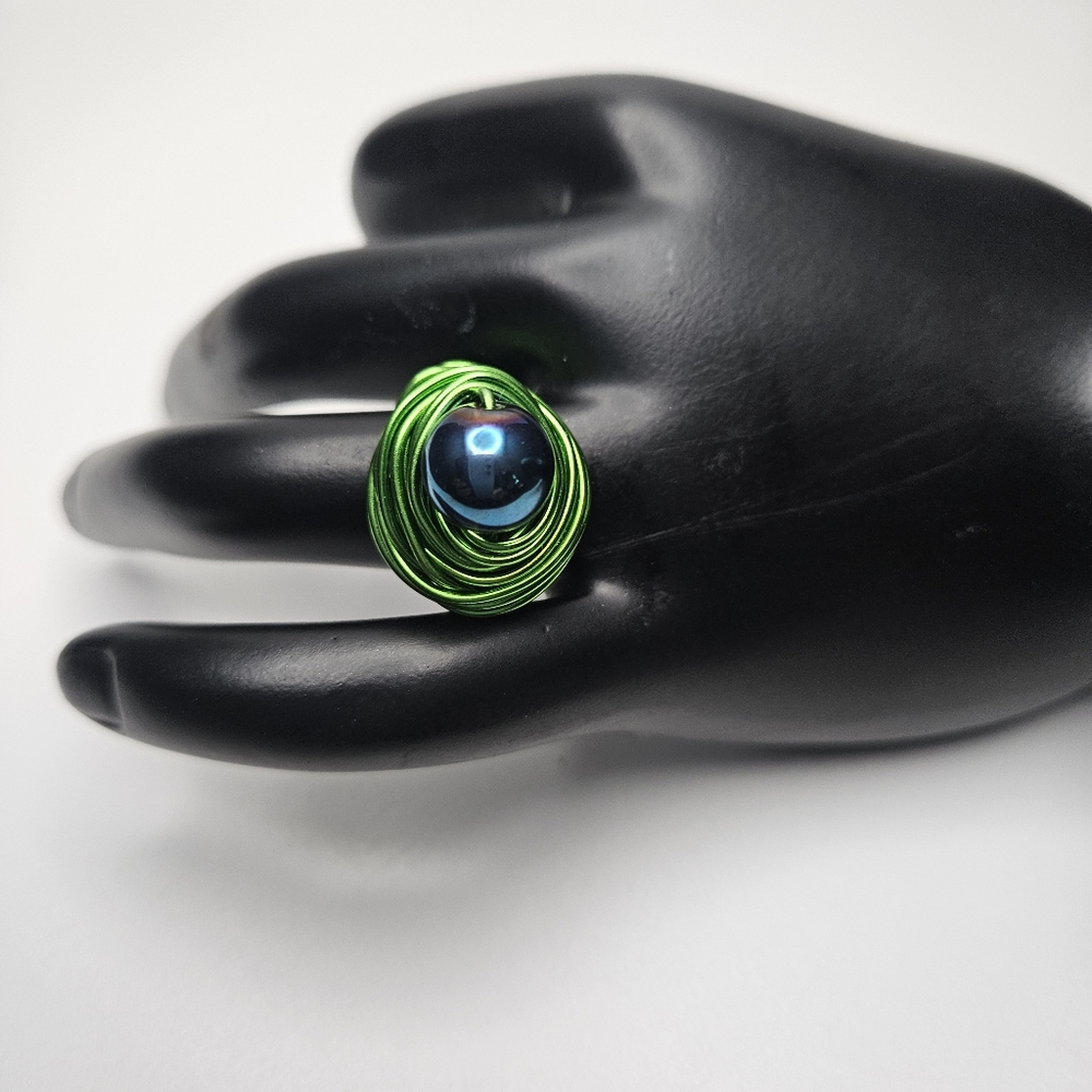 Fun green wire ring